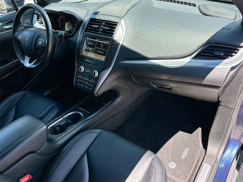 Used 2017 Lincoln MKC Premiere image 28