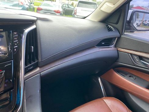 Used 2015 Cadillac Escalade Luxury RWD image 29