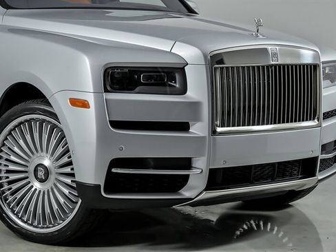 Used 2022 Rolls-Royce Cullinan AWD/4WD image 3