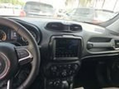 Used 2023 Jeep Renegade Latitude AWD/4WD image 4