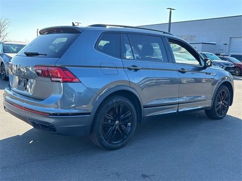 Used 2022 Volkswagen Tiguan SE R-Line image 15