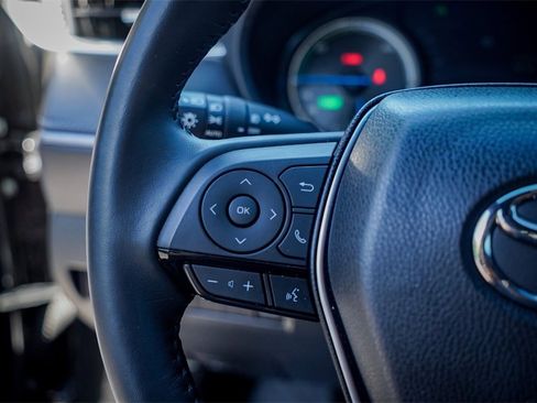 Used 2024 Toyota Venza LE image 14