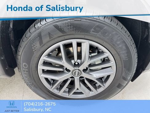 Used 2024 Nissan Rogue S image 12