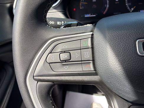 Used 2023 Jeep Grand Cherokee Laredo image 26