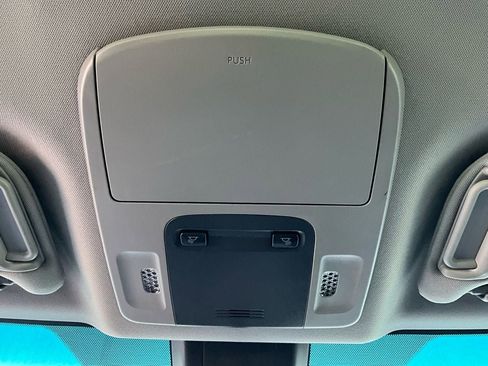 Used 2018 Toyota Camry SE image 15