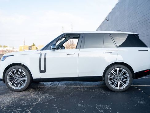 Used 2023 Land Rover Range Rover SE AWD/4WD image 3