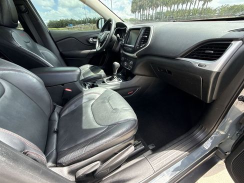 Used 2014 Jeep Cherokee Trailhawk w/ Technology Group AWD/4WD image 15