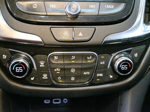 Used 2023 Chevrolet Equinox Premier AWD/4WD image 29