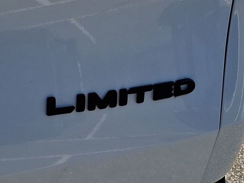 Used 2024 Toyota Grand Highlander AWD image 32
