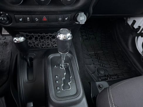 Used 2014 Jeep Wrangler Unlimited Rubicon w/ Max Tow Package image 12