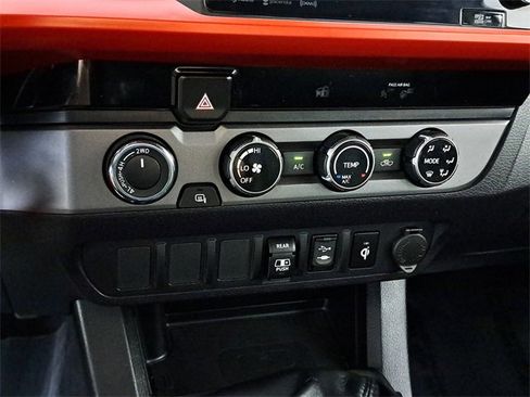 Used 2018 Toyota Tacoma TRD Off-Road image 30