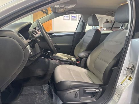 Used 2013 Volkswagen Jetta SE image 4
