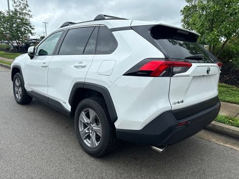 Used 2022 Toyota RAV4 XLE w/ Convenience Package AWD/4WD image 4