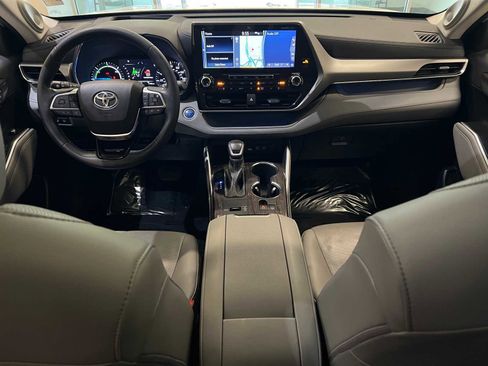 Certified 2020 Toyota Highlander Limited Platinum image 10