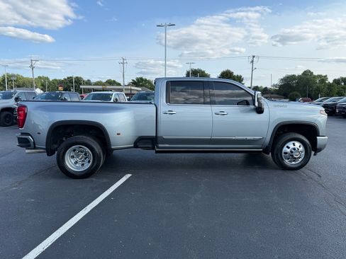 Used 2025 Chevrolet Silverado 3500 High Country w/ High Country Premium Package AWD/4WD image 6