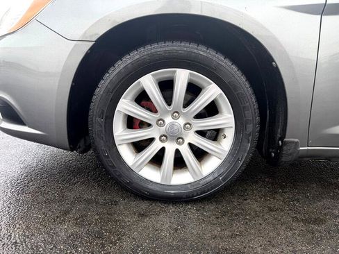 Used 2013 Chrysler 200 Touring image 28