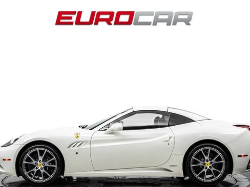 Used 2013 Ferrari California RWD image 3