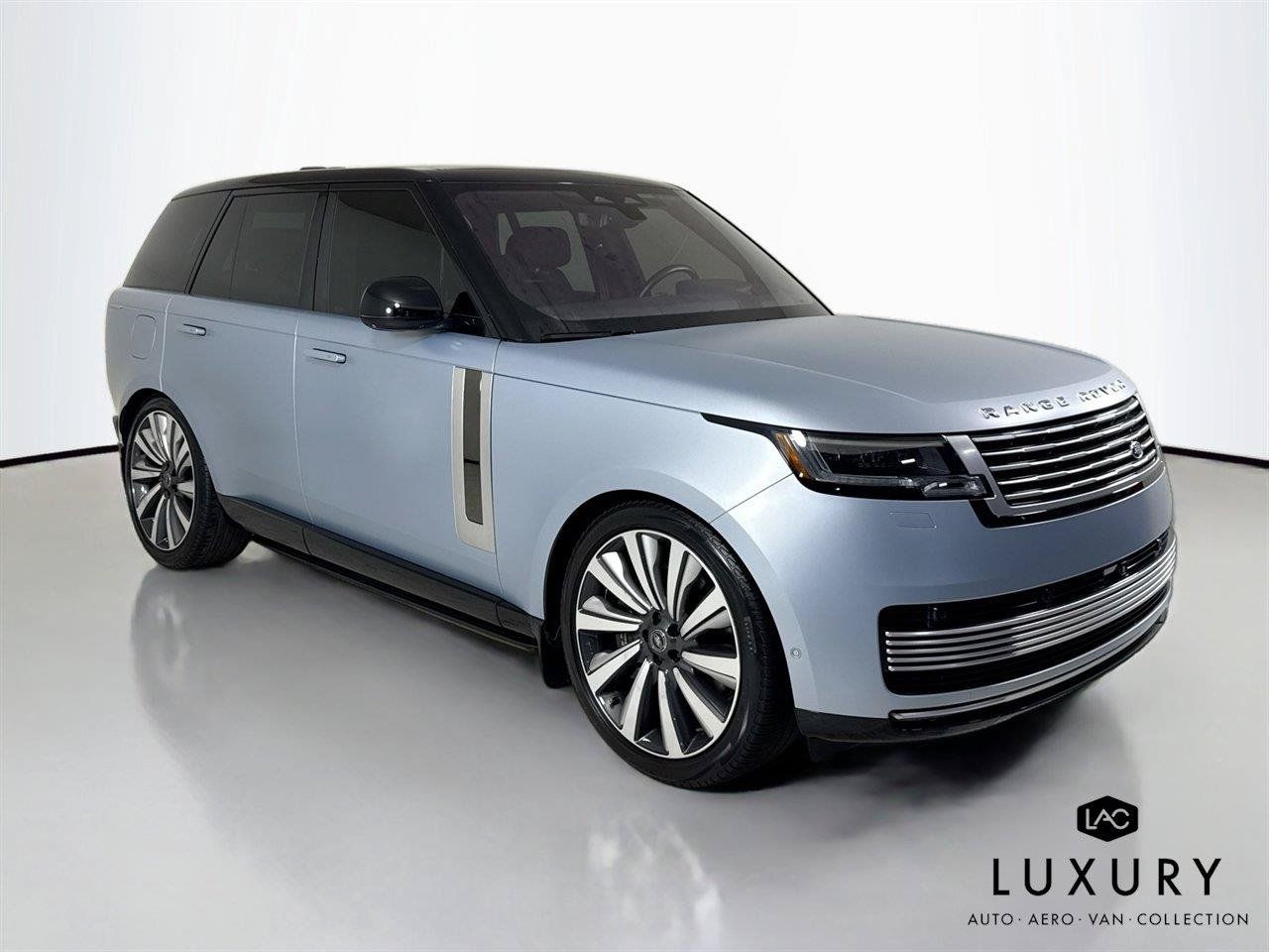Used 2023 Land Rover Range Rover SV AWD/4WD image 3