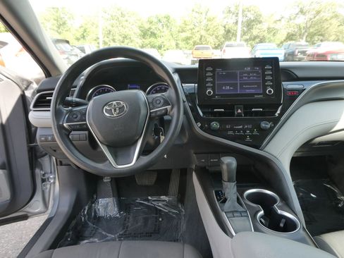 Used 2022 Toyota Camry LE image 13