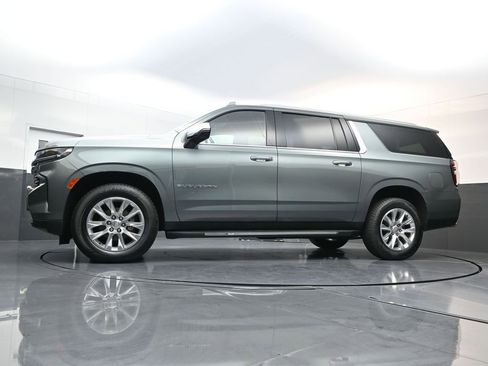 Used 2023 Chevrolet Suburban Premier image 19