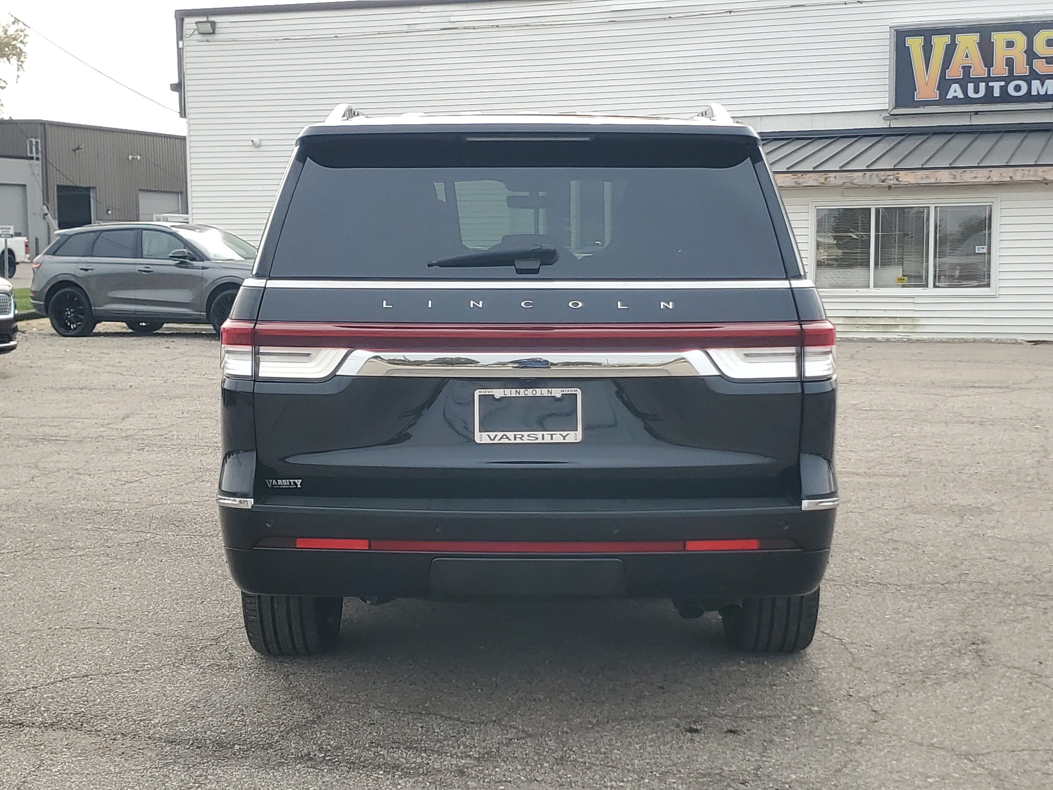 Used 2023 Lincoln Navigator Reserve AWD/4WD image 5