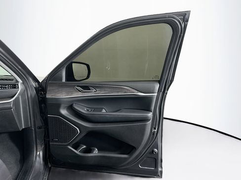 Used 2022 Jeep Grand Cherokee L Limited image 34