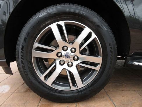 Certified 2023 Ford Expedition XLT image 8