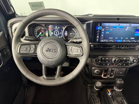 Used 2025 Jeep Wrangler Unlimited Sahara w/ Safety Group AWD/4WD image 13