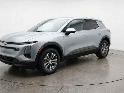 Used 2025 Chevrolet Equinox LT image 3