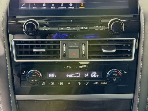 Used 2024 INFINITI QX80 Luxe AWD/4WD image 16