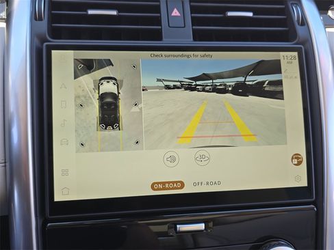 New 2025 Land Rover Discovery S image 25