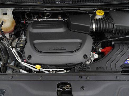 Used 2022 Chrysler Pacifica Touring-L w/ Uconnect Theater Family Group FWD image 36