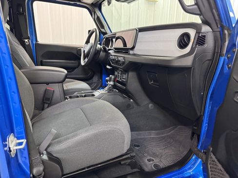 Used 2024 Jeep Gladiator Sport image 24