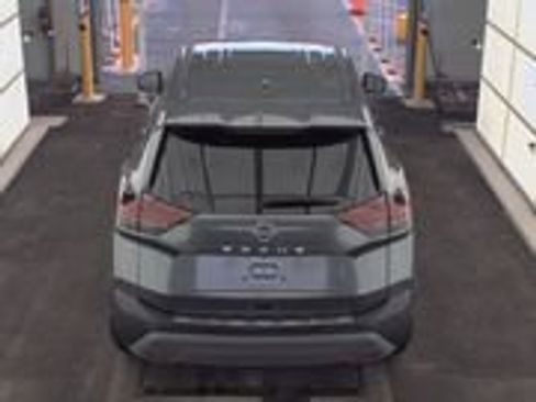 Used 2023 Nissan Rogue SV image 5