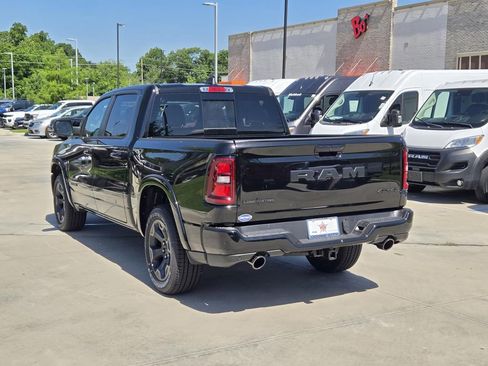 New 2026 RAM 1500 4x4 Crew Cab image 3