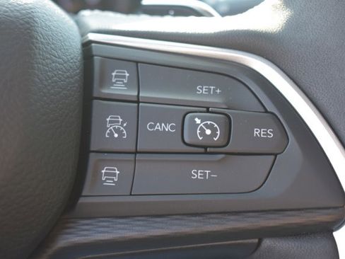 Used 2023 Jeep Grand Cherokee Altitude AWD/4WD image 22