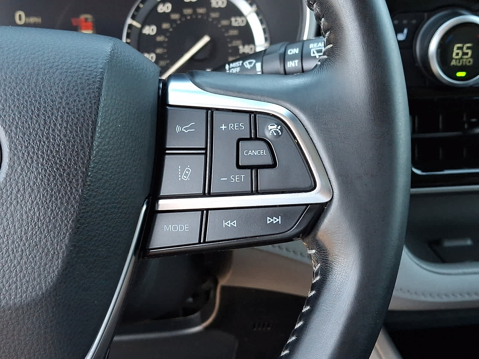Certified 2021 Toyota Highlander XLE AWD/4WD image 26