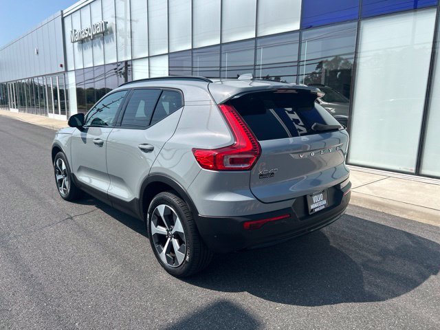Certified 2024 Volvo XC40 B5 Core AWD/4WD image 3