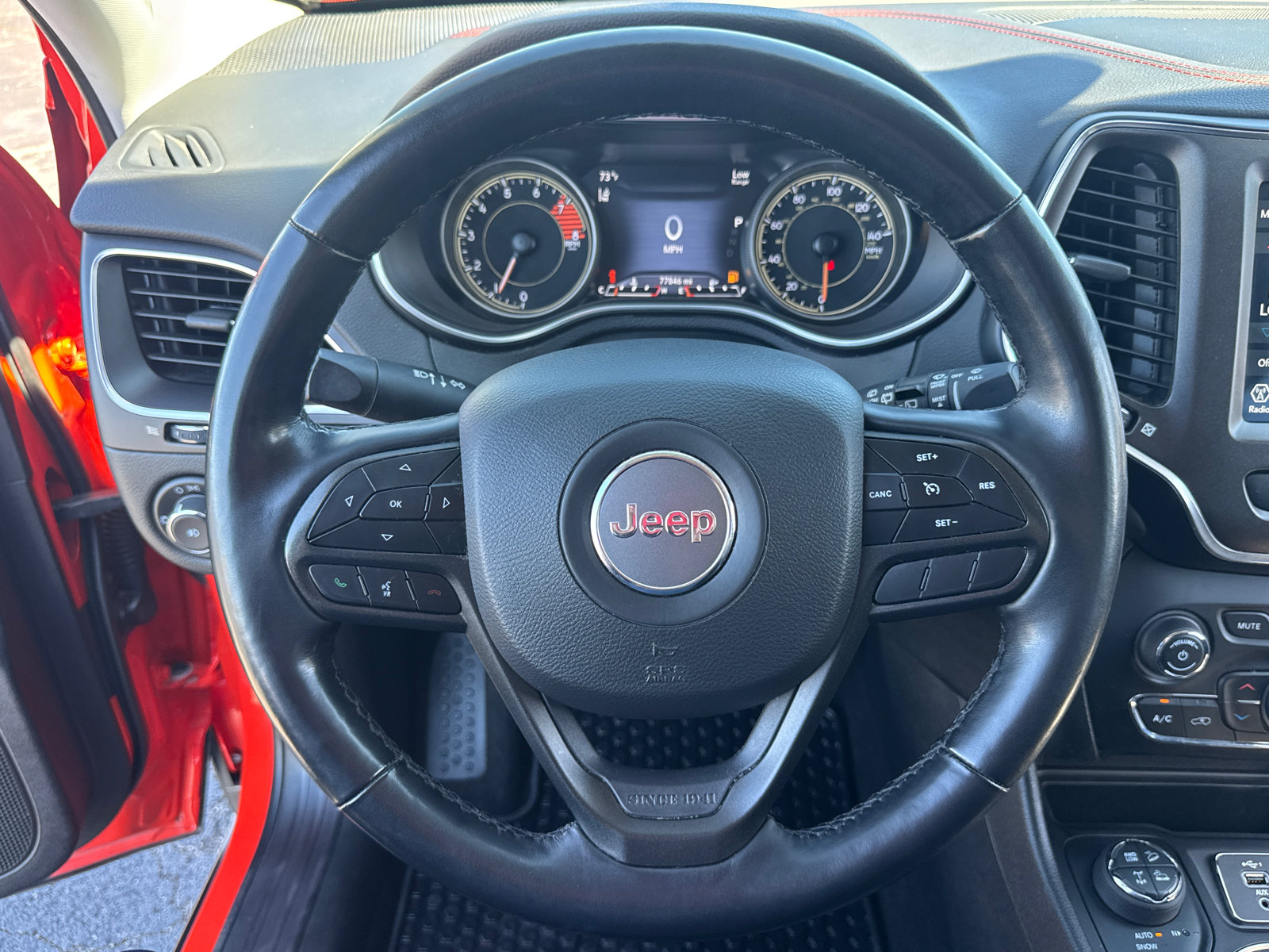 Used 2021 Jeep Cherokee Trailhawk AWD/4WD image 14