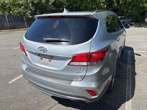Used 2017 Hyundai Santa Fe FWD image 5