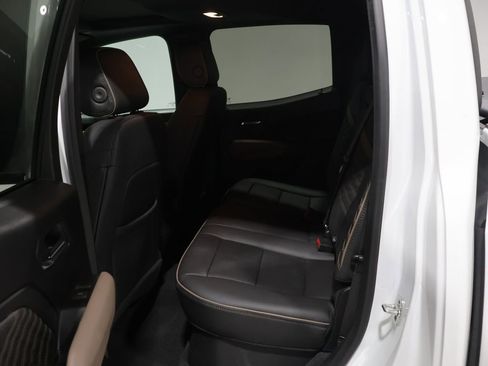 Used 2024 GMC Canyon Denali image 19