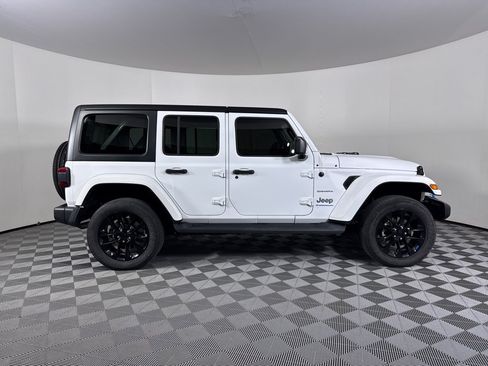 Used 2023 Jeep Wrangler Unlimited Sahara w/ Cold Weather Group AWD/4WD image 15
