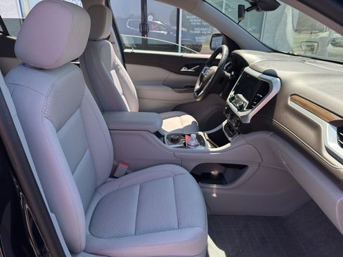 Used 2022 GMC Acadia SLE image 12