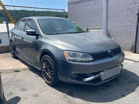 Used 2014 Volkswagen Jetta SE FWD image 1