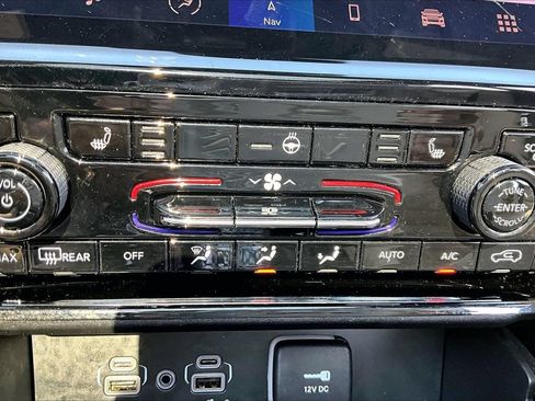 Used 2023 Jeep Grand Cherokee Limited AWD/4WD image 18