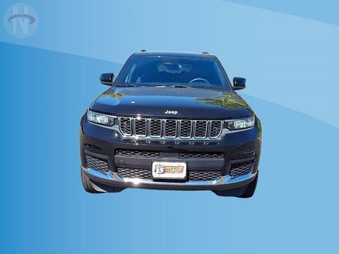 Used 2024 Jeep Grand Cherokee L Laredo AWD/4WD image 3