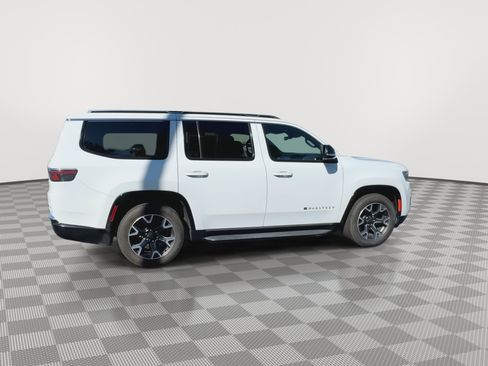 Used 2024 Jeep Wagoneer Series III w/ Flexible Seating Group image 9
