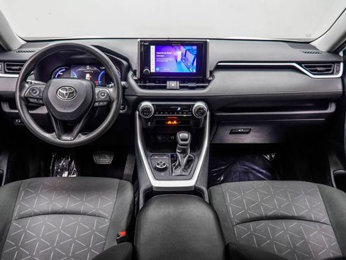 Used 2024 Toyota RAV4 XLE AWD/4WD image 18