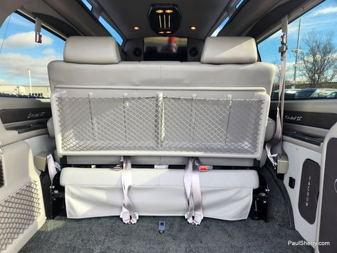 Used 2018 GMC Savana 2500 w/ Enhanced Convenience Package image 23