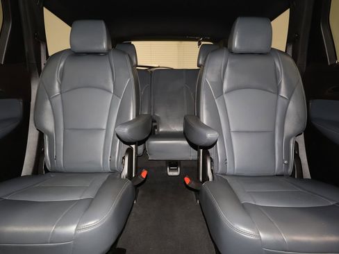 Used 2024 Buick Enclave Premium image 32